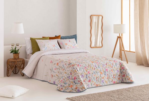 Edredón comforter estampado Fresno 01-fondo beige con flores naranjas, azules, verdes...